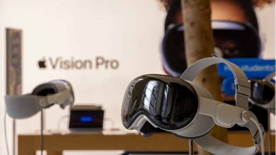 Apple ve OpenAI: Akıllı Gözlük Rekabetinde Yönetim Değişiklikleri ve Yenilikçi Girişimler