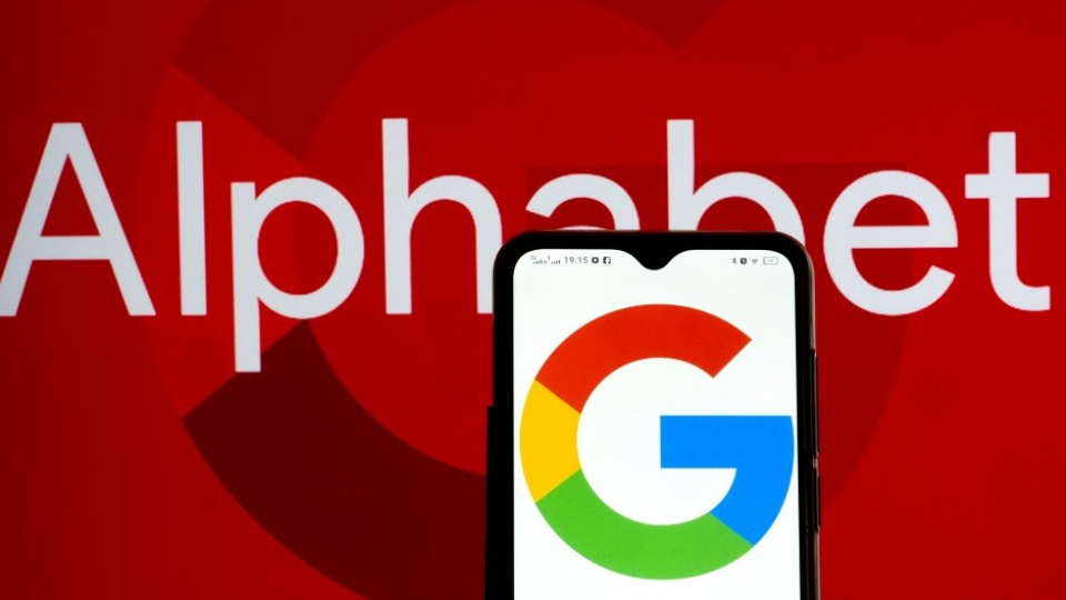 Alphabet'in ikinci çeyrek net kârı 4 katına çıktı
