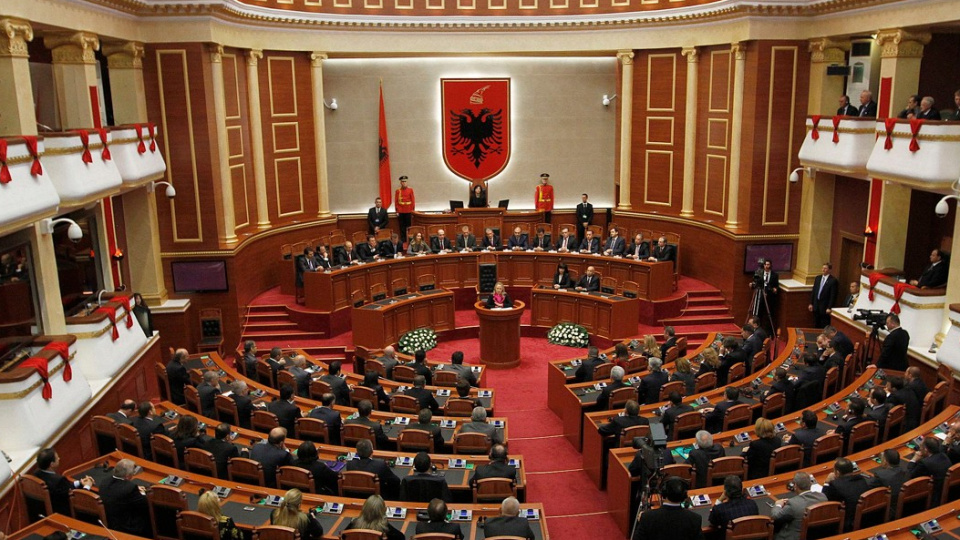 Arnavutluk Meclisi, ABD ile askeri kredi mutabakatını onayladı