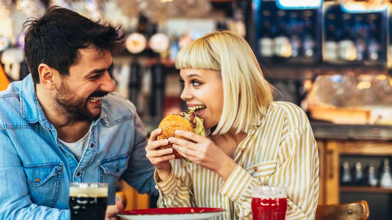 Bir fast-food devi daha sarsıldı! Tanınan burger zincirinde iflas kararı