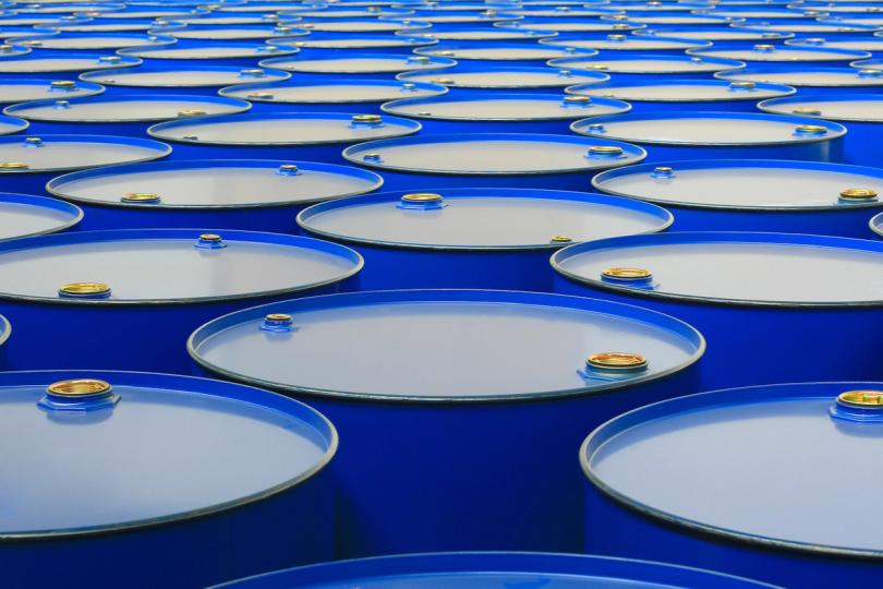 Bitcoin, petrol fiyatlarının bir aylık zirvesine yükselmesi ve Kimi AI satışlarının devam etmesiyle yaklaşık 64.000 dolar seviyesinde yatay seyrediyor