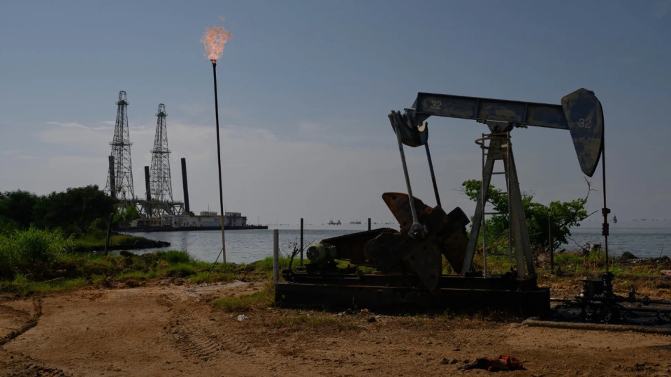 Brent petrol, ABD-İran tansiyonuyla 80 doları aştı