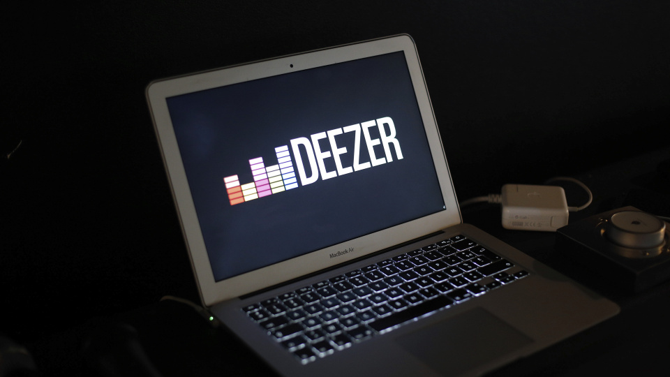 Deezer'a yüklenen modüllerin yüzde 50'den fazlası yapay zeka üretimi