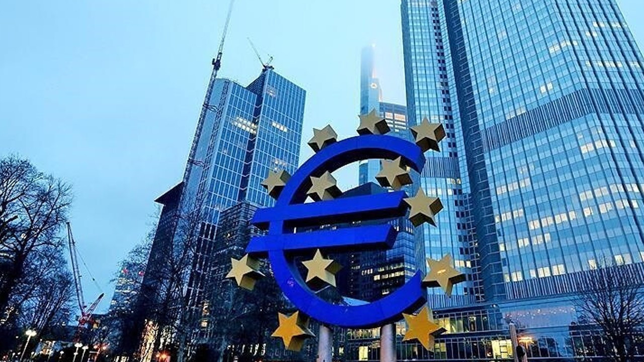 ECB'de kritik gün: Faiz artışı kapıda mı?