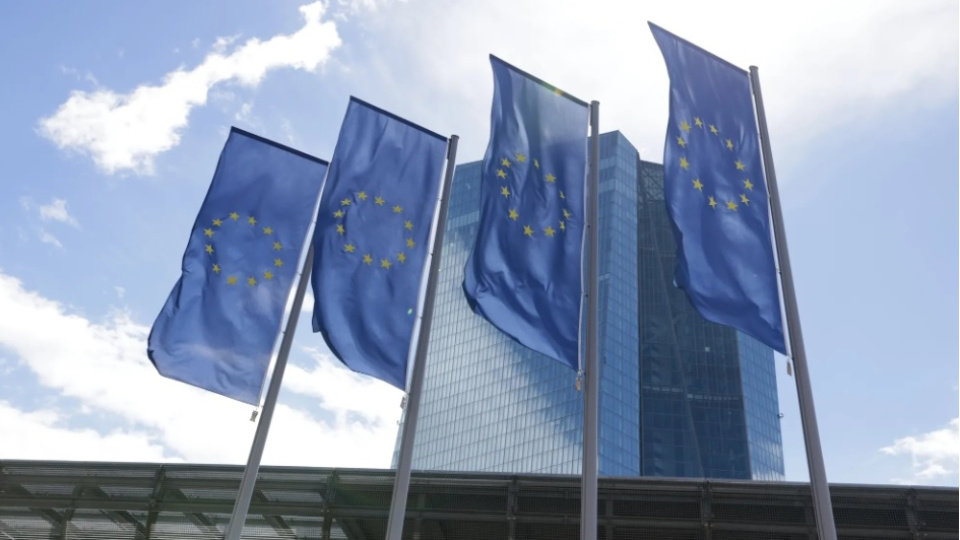 Euro Bölgesi iş aktivitesi beş ayın tepesinde