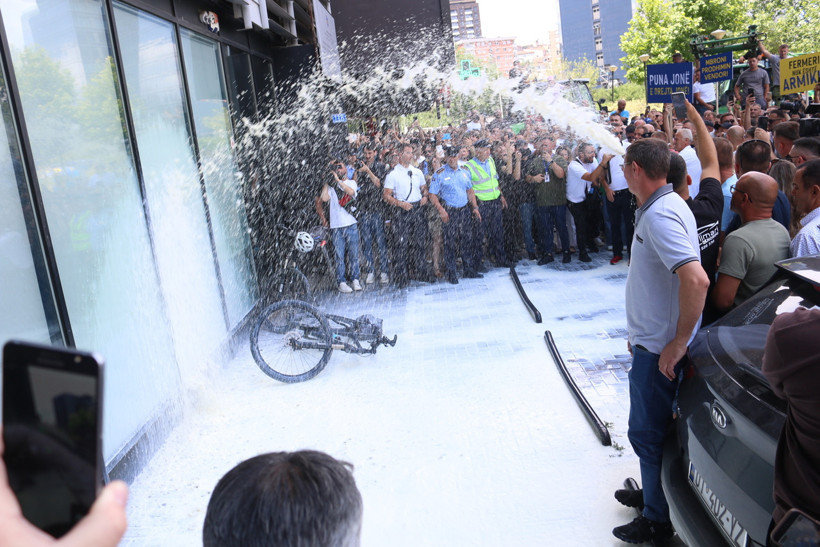 Kosova Süt Üreticileri Protestosu: Tesiste Denetim Sonrası Yaşananlar ve Protokol Süreci