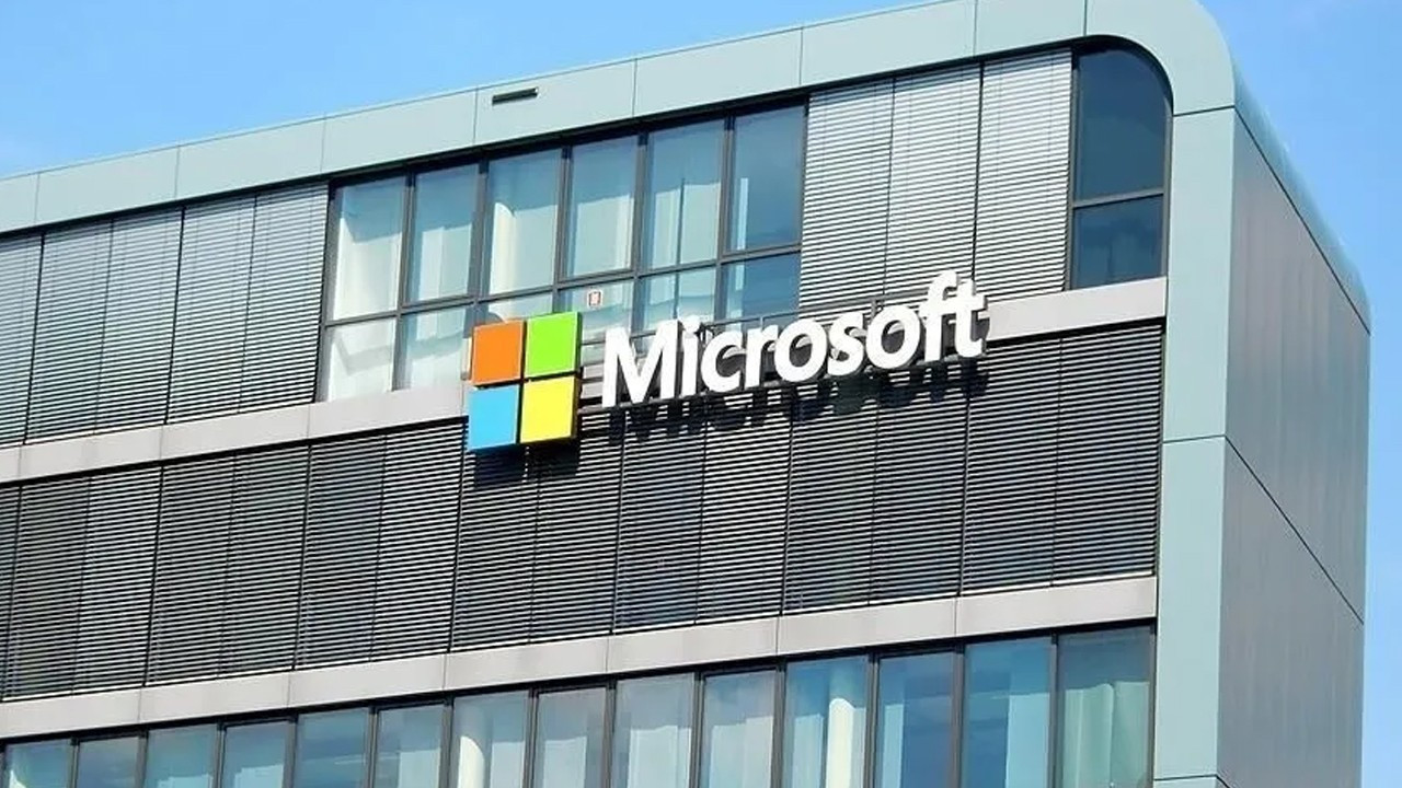 Microsoft'un Dönüşüm Yolculuğunda İstihdam Stratejileri ve Yapılan Değişiklikler