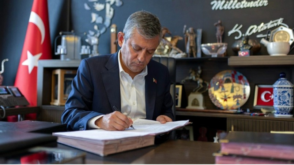 Özel 90 vekille CHP'den istifa etti