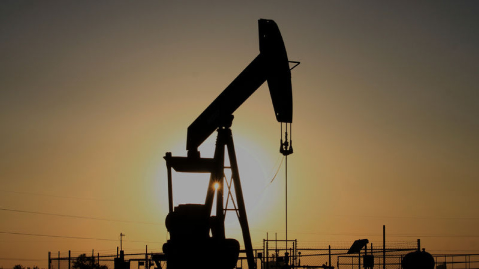 Petrol, ABD-İran tansiyonuna karşın enflasyon kaygılarıyla geriledi
